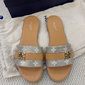 Louis Vuitton Beige and Cream Slide Sandals